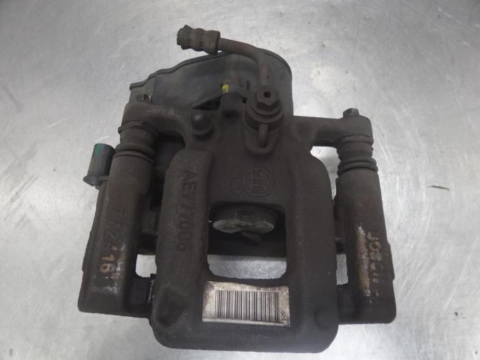 Używane Bremszange links hinten Citroen C4 Picasso (3D/3E) 1.6 e-HDi 115 Cena na żądanie oferowane przez Bongers Auto-Onderdelen Zeeland