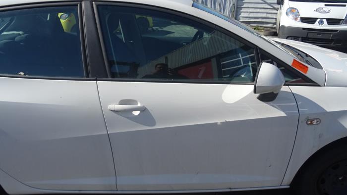 Drzwi prawe przednie wersja 4-drzwiowa z Seat Ibiza IV (6J5) 1.4 TDI 2009