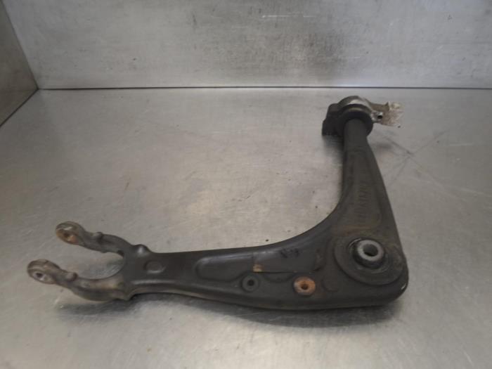 Front wishbone, right from a Peugeot 407 (6C/J) 2.7 HDi V6 24V 2006