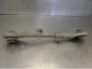 Used Rear wishbone, left Peugeot 407 (6C/J) 2.7 HDi V6 24V Price on request offered by Bongers Auto-Onderdelen Zeeland