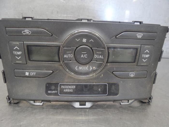Panel de control de calefacción de un Toyota Auris 2006