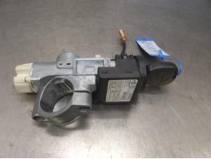 Used Ignition lock + key Nissan X-Trail (T30) 2.2 Di 4x4 Price on request offered by Bongers Auto-Onderdelen Zeeland