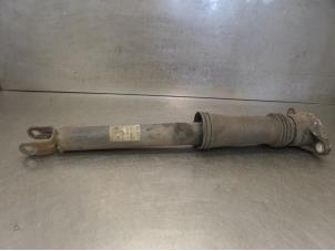 Used Rear shock absorber, left Hyundai i30 Crosswagon (WWH) 1.6 CRDi 16V VGT LP Price on request offered by Bongers Auto-Onderdelen Zeeland