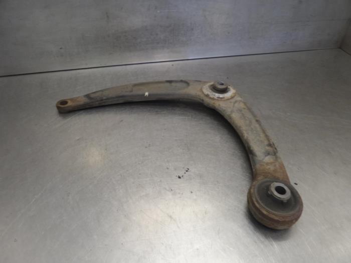 Front wishbone, left from a Peugeot 307 SW (3H) 1.6 16V 2003