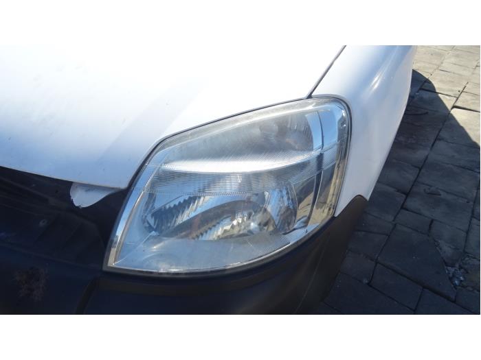 Headlight, right from a Peugeot Partner 1.9D 2003
