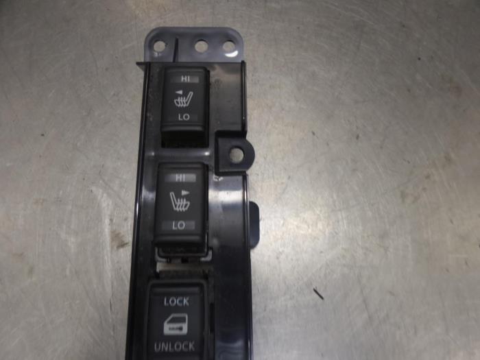 Seat heating switch from a Nissan Note 2015