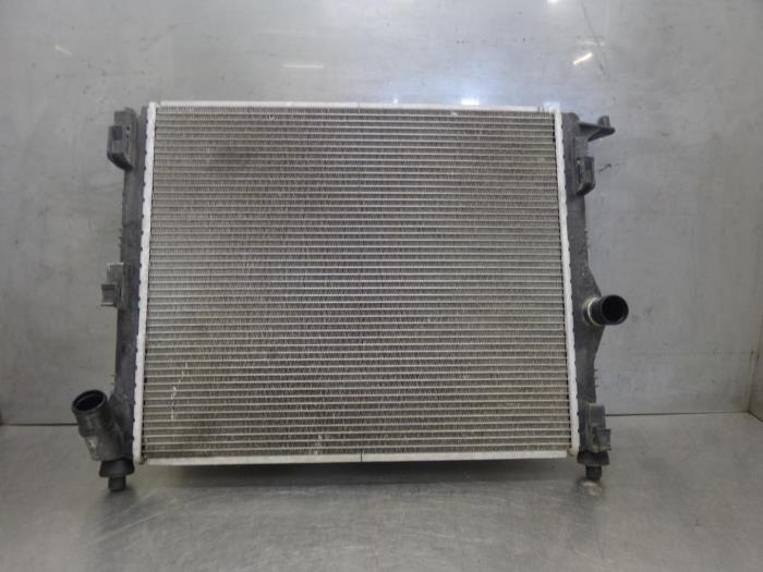 Used Radiator Dacia Sandero Price on request offered by Bongers Auto-Onderdelen Zeeland