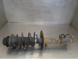 Used Front shock absorber rod, right Toyota Yaris II (P9) 1.3 16V VVT-i Price on request offered by Bongers Auto-Onderdelen Zeeland