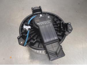 Usados Motor de ventilador de calefactor Toyota Yaris II (P9) 1.3 16V VVT-i Precio de solicitud ofrecido por Bongers Auto-Onderdelen Zeeland