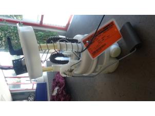 Used Electric fuel pump Mini Mini Price on request offered by Bongers Auto-Onderdelen Zeeland