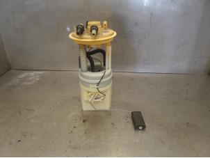 Usados Bomba eléctrica de combustible Mitsubishi Colt Precio de solicitud ofrecido por Bongers Auto-Onderdelen Zeeland