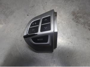 Used Steering wheel mounted radio control Mitsubishi L200 Price on request offered by Bongers Auto-Onderdelen Zeeland