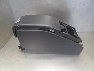 Used Middle console Volvo V70 Price on request offered by Bongers Auto-Onderdelen Zeeland