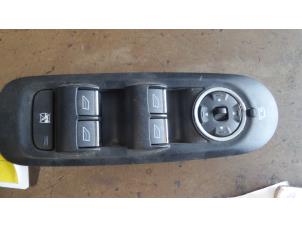 Used Electric window switch Ford Mondeo IV 2.0 TDCi 140 16V Price on request offered by Bongers Auto-Onderdelen Zeeland