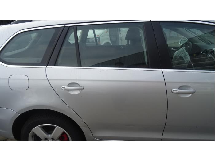 Drzwi prawe tylne wersja 4-drzwiowa z Volkswagen Golf VI Variant (AJ5/1KA) 1.6 TDI 16V 105 2011