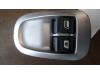 Interruptor de ventanilla eléctrica de un Peugeot 206+ (2L/M), 2009 / 2013 1.4 XS, Hatchback, Gasolina, 1.360cc, 55kW (75pk), FWD, TU3A; KFV, 2009-03 / 2013-08, 2LKFV; 2MKFV 2009
