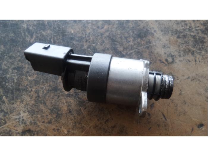 Fuel pressure regulator BMW 3 serie Touring 320d 16V 0928400691 N47D20A