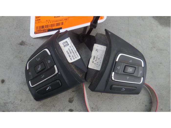 Steering wheel mounted radio controls with part number 1P0959537 stock