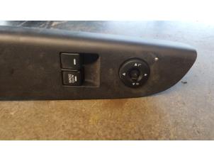 Used Electric window switch Kia Venga Price on request offered by Bongers Auto-Onderdelen Zeeland
