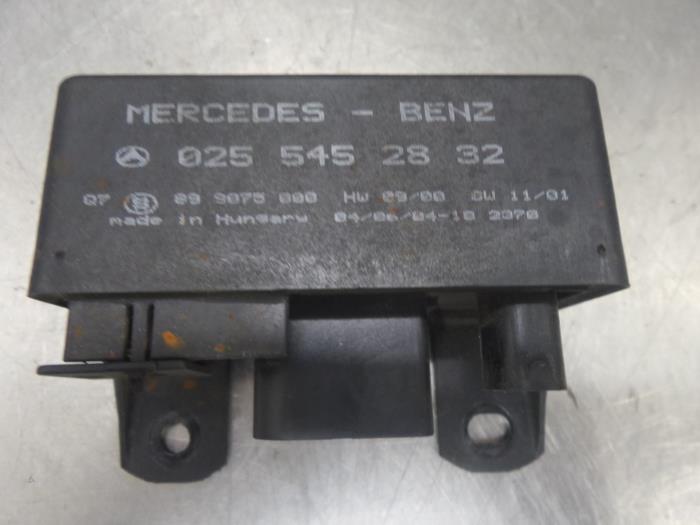 Przekaznik swiec zarowych z Mercedes-Benz Vito (639.6) 2.2 115 CDI 16V 2005