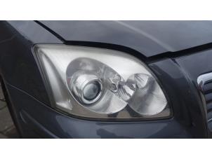 Used Headlight, right Toyota Avensis Price on request offered by Bongers Auto-Onderdelen Zeeland