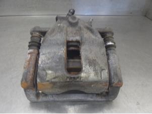 Used Front brake calliper, left Renault Clio III (BR/CR) 1.2 16V 75 Price on request offered by Bongers Auto-Onderdelen Zeeland