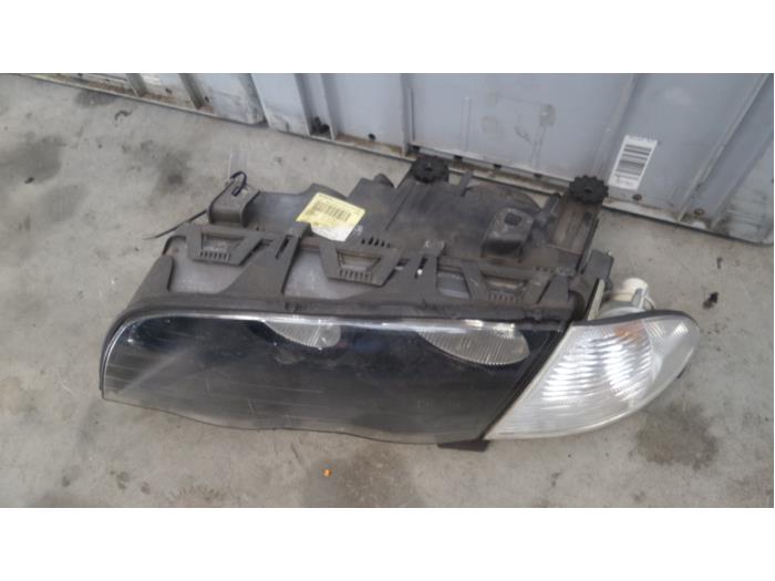 Headlight, left from a BMW 3-Serie 1999