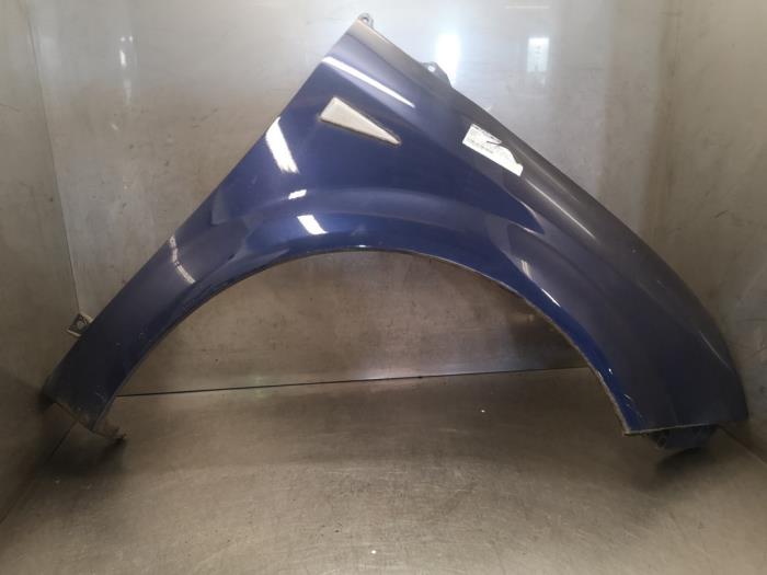 Front wing, right from a Renault Scénic II (JM) 2.0 16V 2005