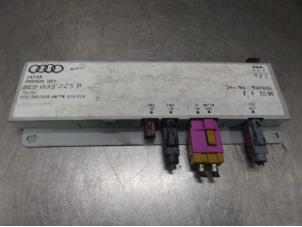 Used Antenna Amplifier Audi A4 Price on request offered by Bongers Auto-Onderdelen Zeeland