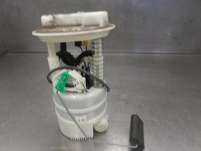 Electric fuel pump from a Renault Clio 2007