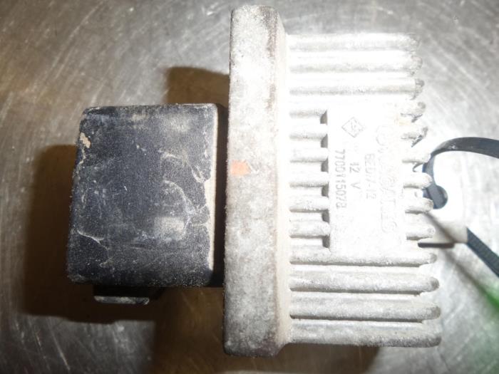 Glow plug relay Renault Trafic 770115078