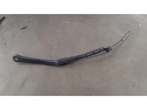 Used Front wiper arm BMW 3-Serie Price on request offered by Bongers Auto-Onderdelen Zeeland