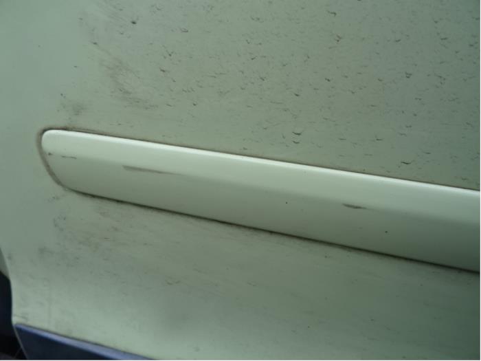 Porte avant gauche d'un Volkswagen Polo 2005