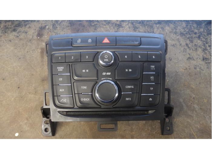 Radio control panel from a Opel Zafira Tourer (P12) 2.0 CDTI 16V 130 Ecotec 2013