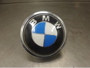 Używane Uchwyt tylnej klapy BMW 1-Serie Cena na żądanie oferowane przez Bongers Auto-Onderdelen Zeeland