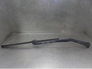 Used Front wiper arm BMW 3-Serie Price on request offered by Bongers Auto-Onderdelen Zeeland
