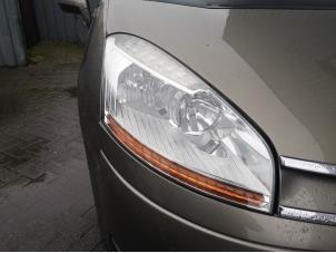 Used Headlight, right Citroen C4 Grand Picasso (UA) 2.0 16V Autom. Price on request offered by Bongers Auto-Onderdelen Zeeland