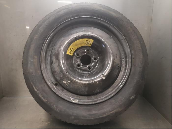 Space-saver spare wheel from a Mercedes-Benz ML I (163) 270 2.7 CDI 20V 2000