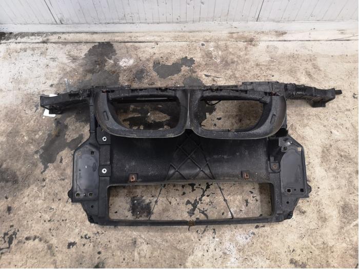 Begagnade Front BMW 1-Serie Pris på förfrågan erbjuds av Bongers Auto-Onderdelen Zeeland