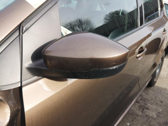 Außenspiegel links van een Volkswagen Polo V (6R) 1.4 16V 2014