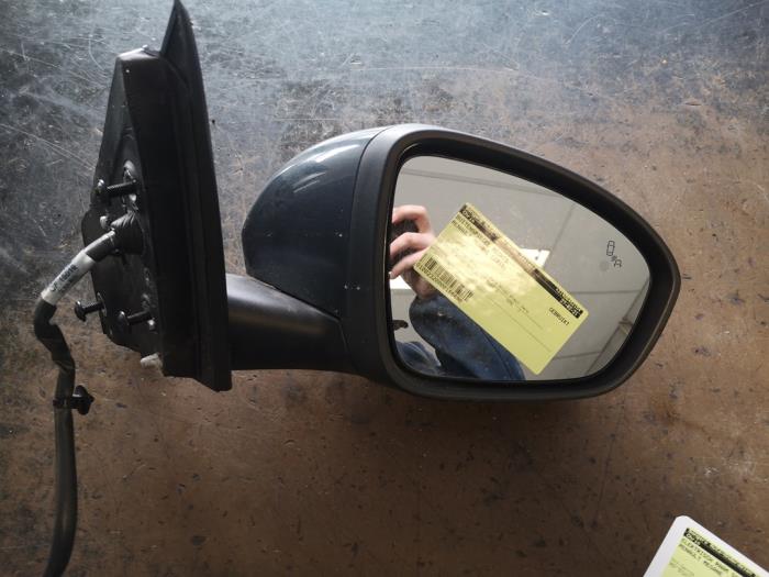 Rétroviseur extérieur droit d'un Renault Megane IV Estate (RFBK) 1.3 TCE 160 16V 2019