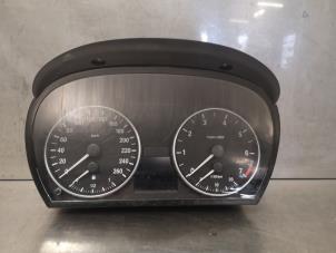Used Odometer KM BMW 3 serie (E90) 320i 16V Price on request offered by Bongers Auto-Onderdelen Zeeland