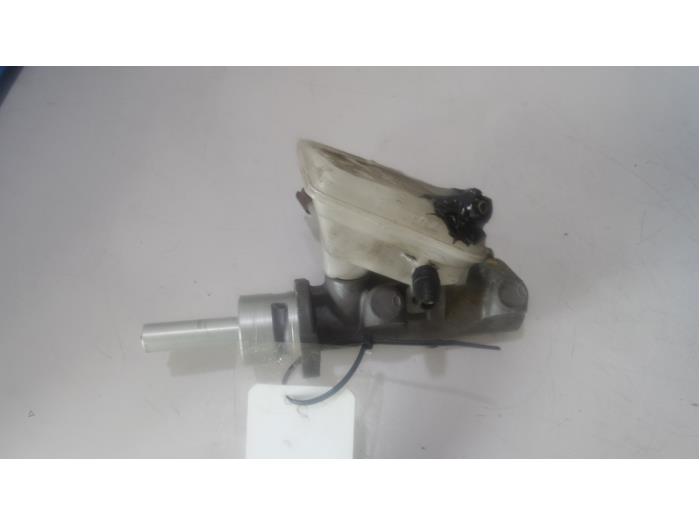 Master cylinder from a Citroën C4 Berline (LC) 1.6 HDi 16V 2005