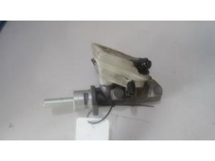 Used Master cylinder Citroen C4 Berline (LC) 1.6 HDi 16V Price on request offered by Bongers Auto-Onderdelen Zeeland