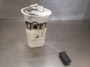 Usados Bomba eléctrica de combustible Mazda 2 (DE) 1.3 16V S-VT Precio de solicitud ofrecido por Bongers Auto-Onderdelen Zeeland