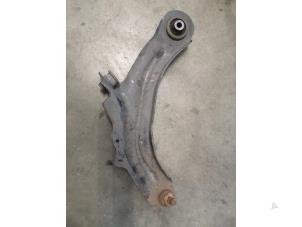 Used Front wishbone, left Renault Captur (2R) 0.9 Energy TCE 12V Price on request offered by Bongers Auto-Onderdelen Zeeland