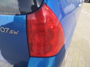 Używane Tylne swiatlo pozycyjne prawe Peugeot 307 SW (3H) 1.6 HDi 16V Cena na żądanie oferowane przez Bongers Auto-Onderdelen Zeeland