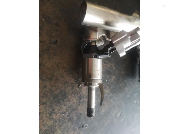 Injektor (Benzineinspritzung) van een Renault Megane Scenic 2013