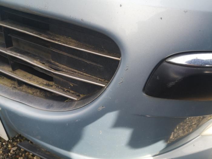 Front bumper from a Peugeot 407 (6D) 2.0 HDiF 16V 2006