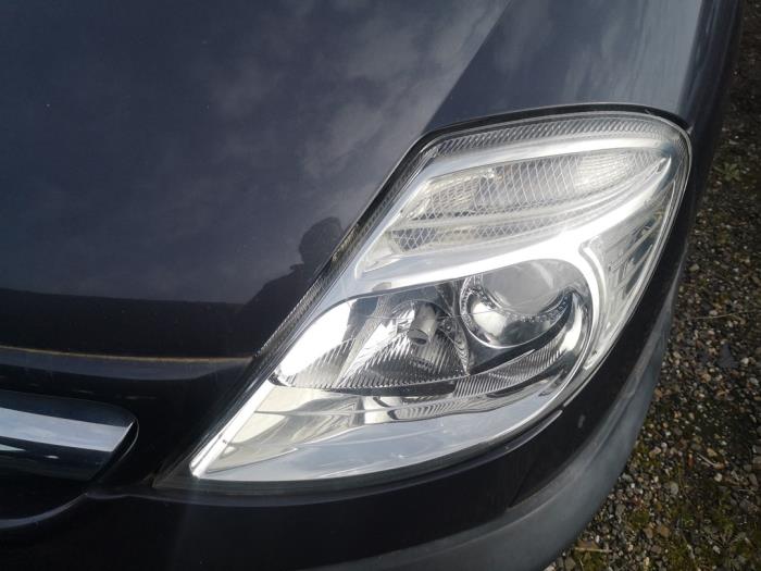 Headlight, left from a Citroën C8 (EA/EB) 2.0 HDiF 16V 2005